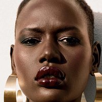 Ajak Deng Naakt