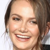 Andi Matichak Naakt