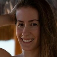 Angiedusak Naakt