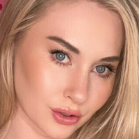 April Mae Naakt