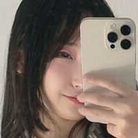 Awwni Naakt