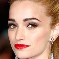 Brianne  Howey Naakt