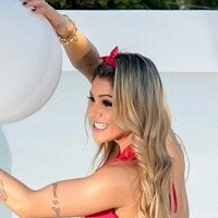 Camila Gomes Naakt