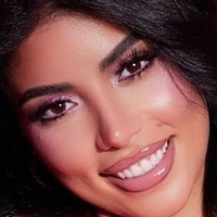 Caroline Azmy Naakt