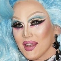 Charlie Hides Naakt
