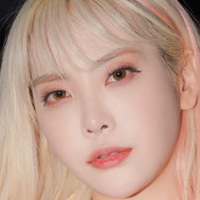 퀸다미 Dami Naakt