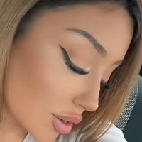 Demet Naakt