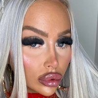 Dolly Bitch Naakt