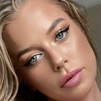 Emely Kopf Naakt