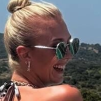 Emily Wallbank Naakt