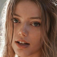 Grace Van Dien Naakt