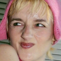 Greta Isaac Naakt