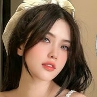 Hoàng Nhân Linh Chi Naakt