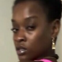 iaml0yal_trini Naakt