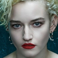 Juliagarner Naakt
