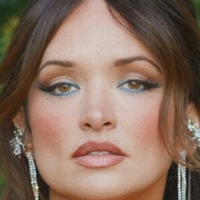 Liz Huett Naakt