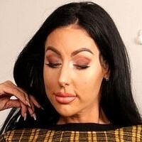 Mila Amora Naakt