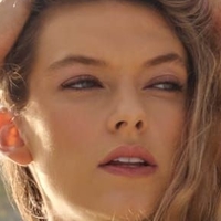 Nicole Petrie Naakt