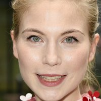 Nora von Waldstätten Naakt