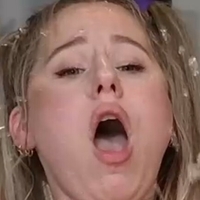 official_haylee Naakt