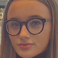 Olivia Robertson Naakt