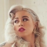 Pinup Cortney Naakt