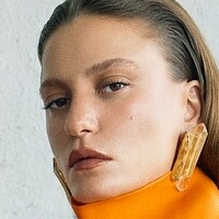 Serenay Sarıkaya Naakt
