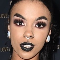 Shannon Naakt